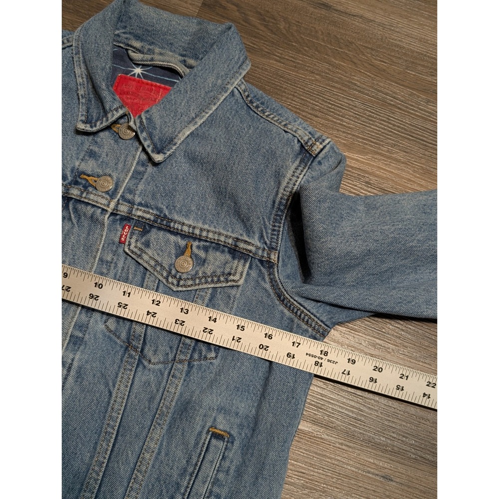 Levis Womens Light Wash Denim Trucker Jacket Size S Geometric Star Print Lining - Picture 3 of 8